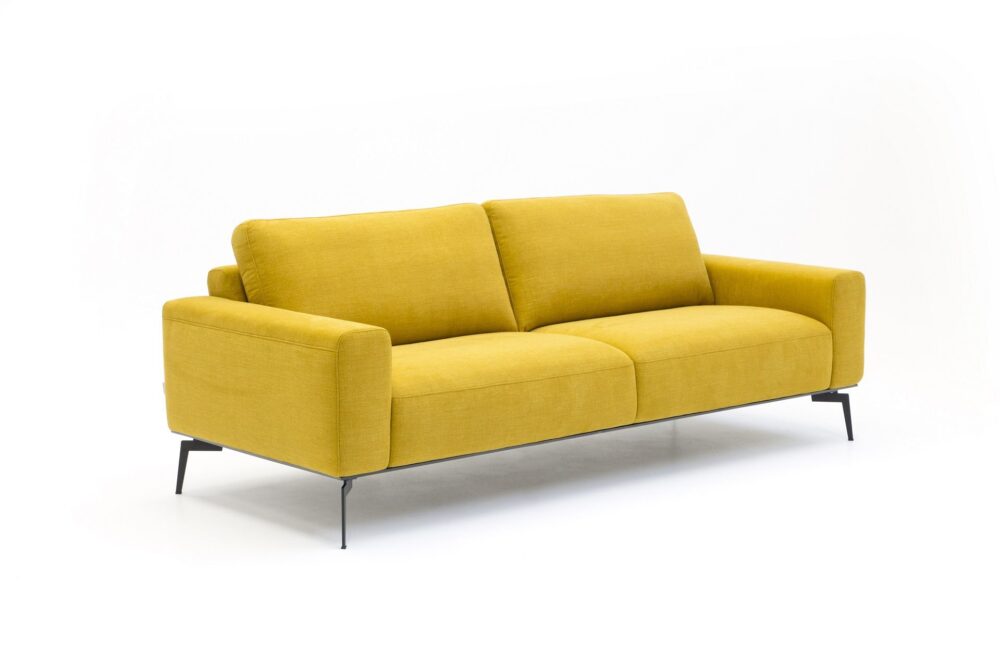 żóła nowoczesna sofa do salonu